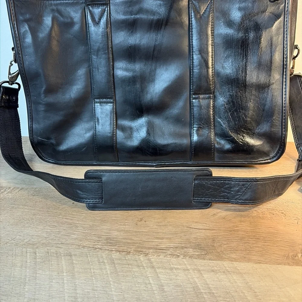 Samsonite Black Leather Expandable Briefcase Laptop 17 inch Business Travel